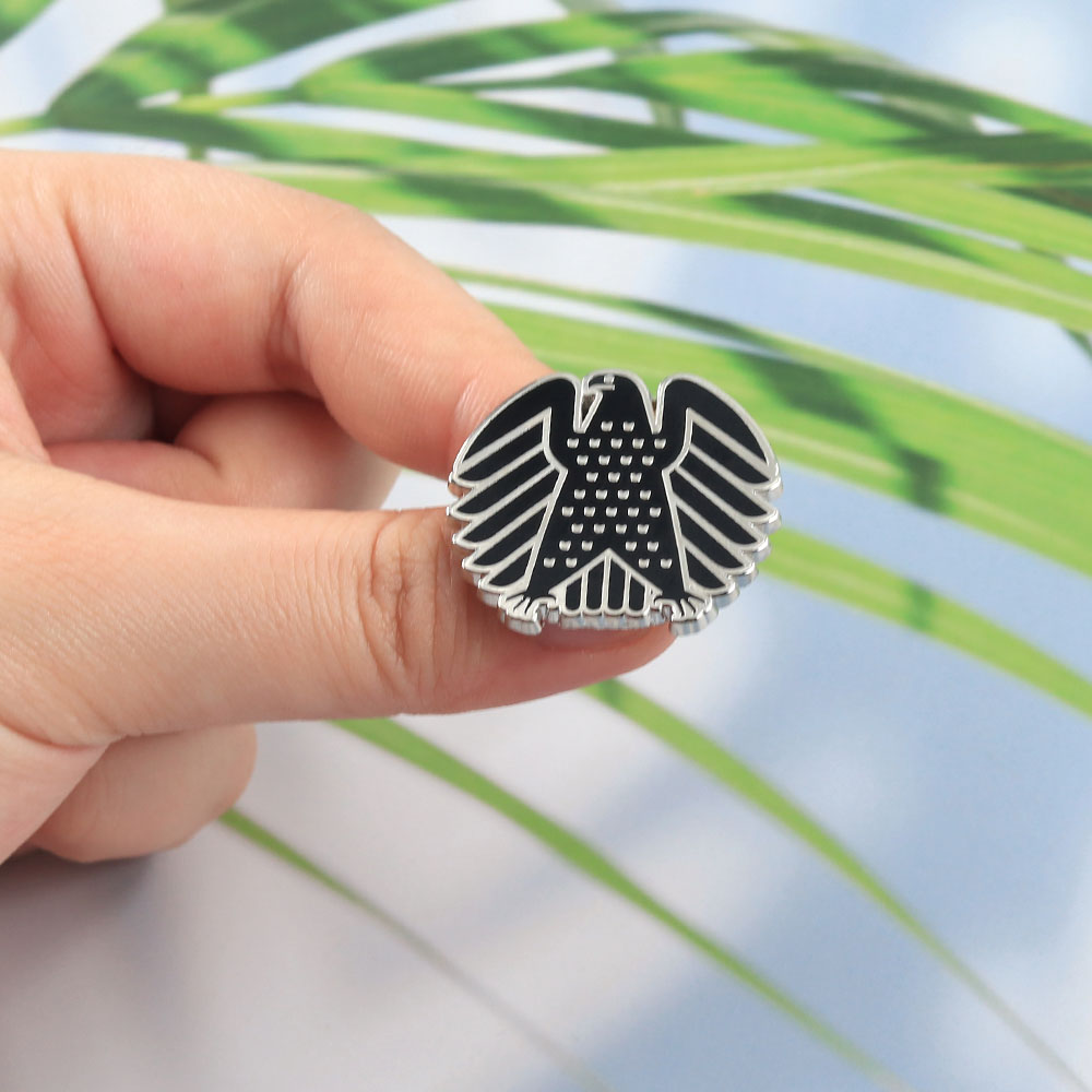 German Federal Black Hawk Broo - Collectible Vintage Brooches recension och pris